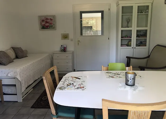 Little Nest * برج بيلتز